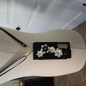 SAMSUNG Z FOLD 6 BLACK/WHITE CASE CROSSBODY WRISTLET